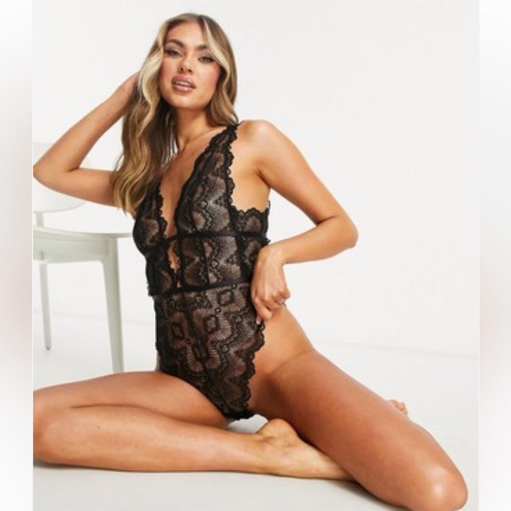 ASOS DESIGN Rosie lace soft plunge bodysuit in black